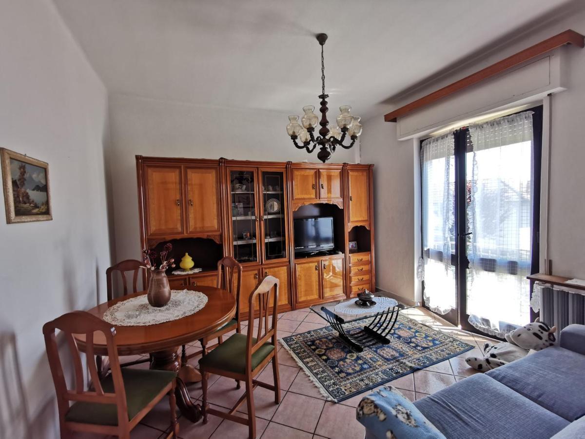 Grandma'S Garden House Villa Angera Exterior photo