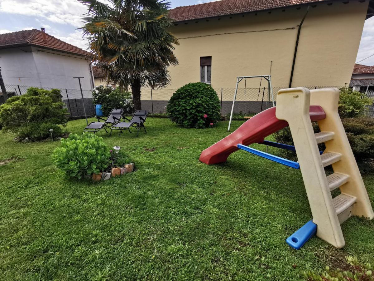 Grandma'S Garden House Villa Angera Exterior photo
