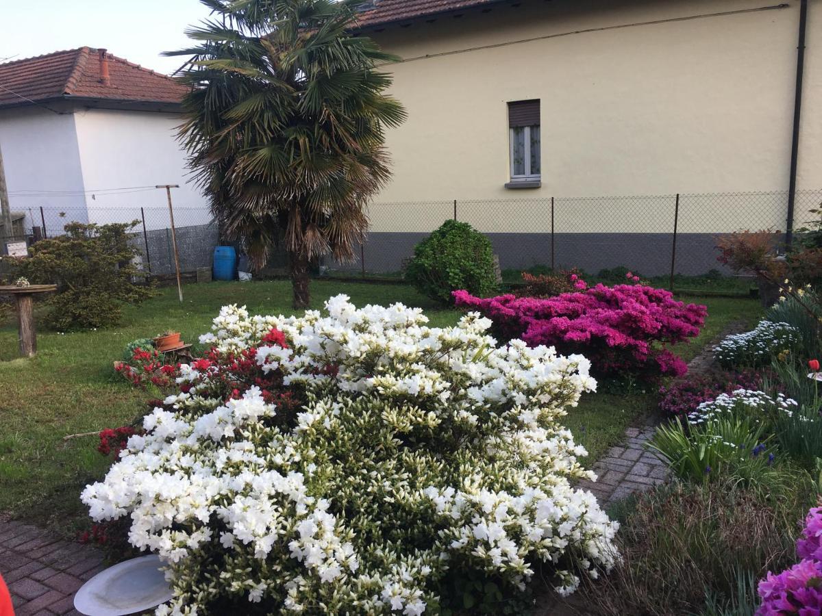 Grandma'S Garden House Villa Angera Exterior photo